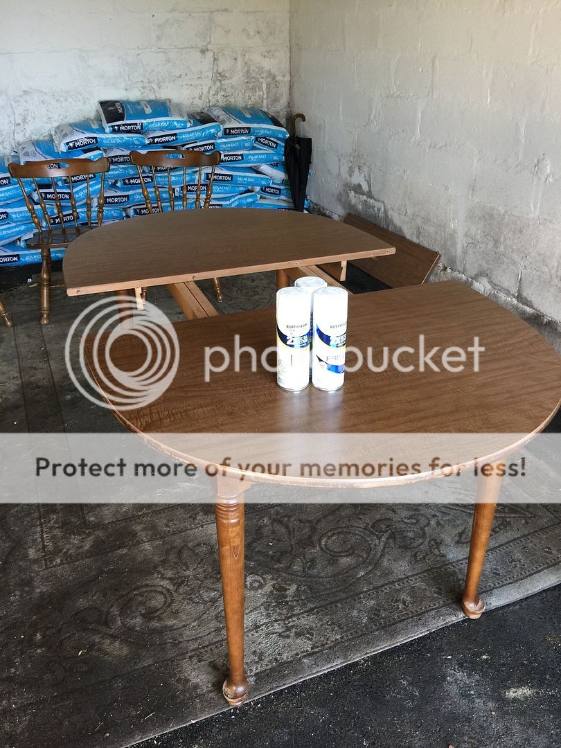 Long Weekend Project Spray Paint Table and Chairs